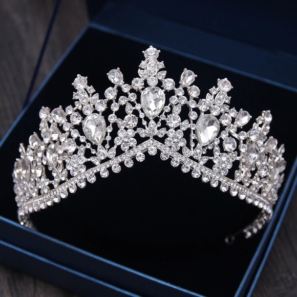 Bridal crown tiara diamonds queen pageant bride - Picture 4 of 9